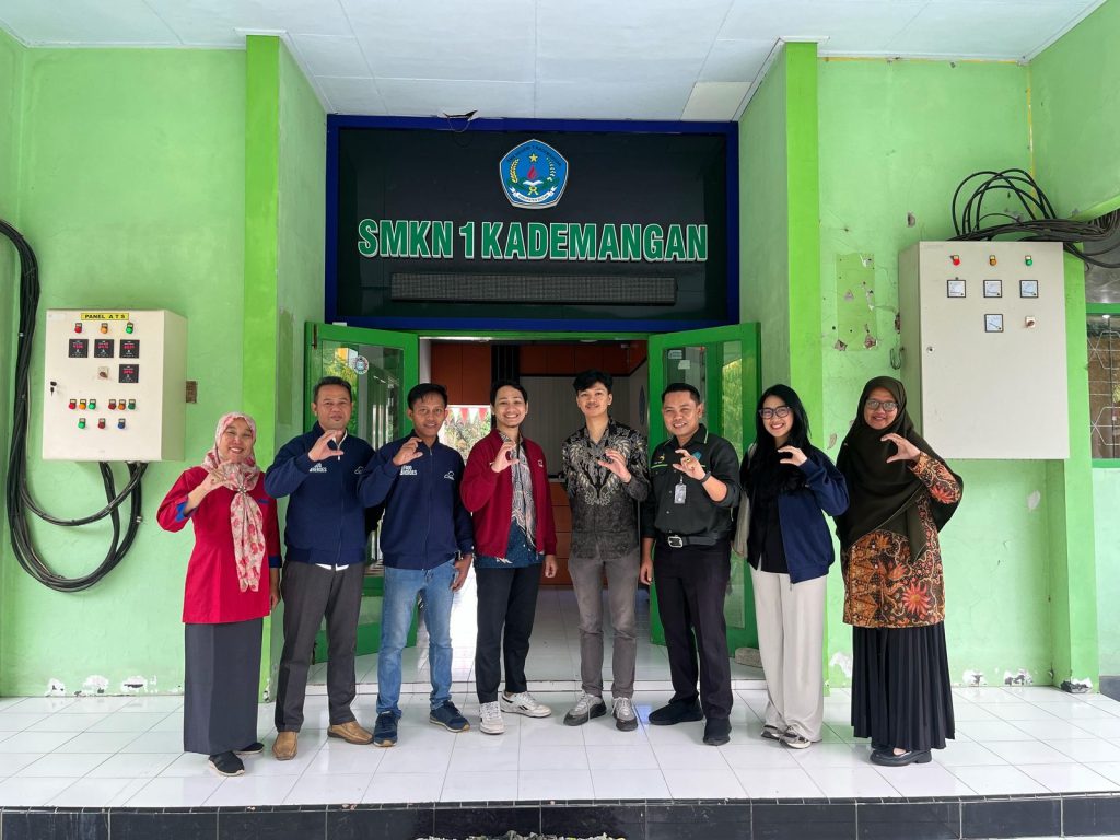 Siapkan SDM Berkualitas! Chickin Adakan Training as Selection di SMKN 1 Kademangan