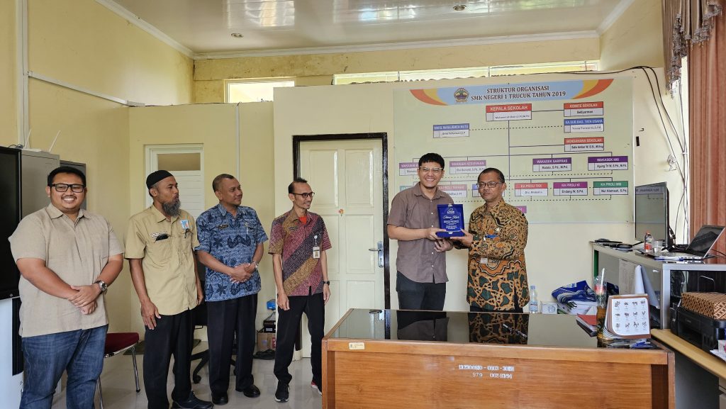 Chickin Indonesia Jalin Kerja Sama dengan SMKN 1 Trucuk untuk Mempersiapkan Talenta di Industri Smart Farming
